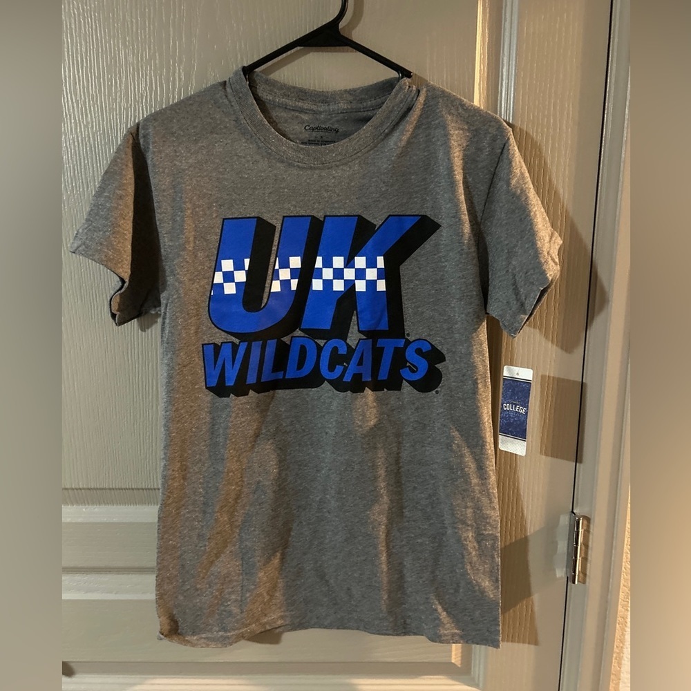 University Of Kentucky UK Wildcats Captivating Men’s Tshirt Small NWT